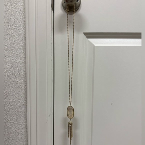 Kendra Scott gold and cream iridescent necklace - Picture 2 of 2